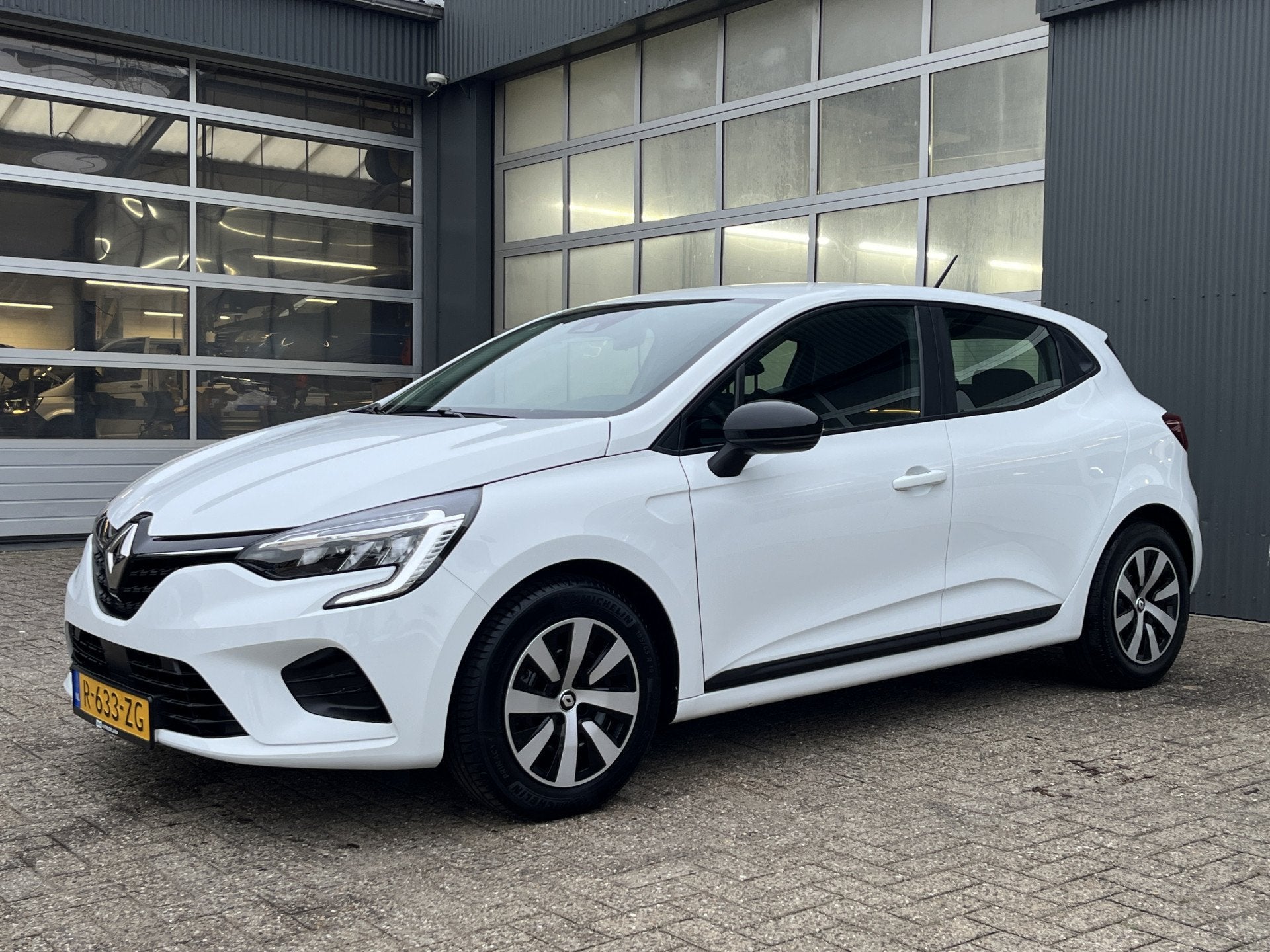 Renault Clio 1.6 E-Tech Hybrid 145 Airco Cruise controle Car, Auto's, Gebruikt, 4 cilinders, Wit, Origineel Nederlands