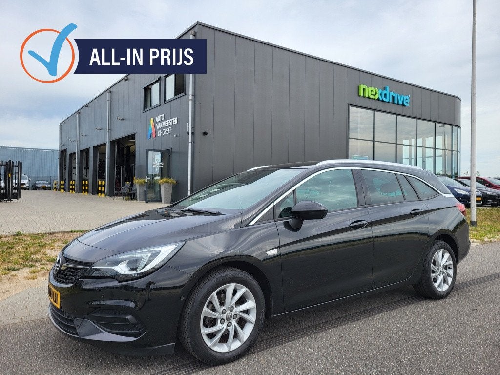 Opel Astra Sports Tourer 1.4 Elegance Automaat Winterpack 1e, Auto's, Gebruikt, Zwart, Origineel Nederlands, 3 cilinders
