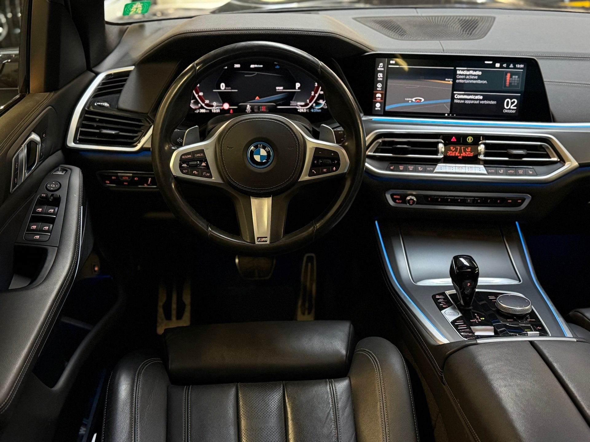 BMW X5 XDrive45e High Executive M-SPORT|PANO|HuD|360CAMERA|L, Auto's, Dealer onderhouden, Gebruikt, Zwart, Vierwielaandrijving