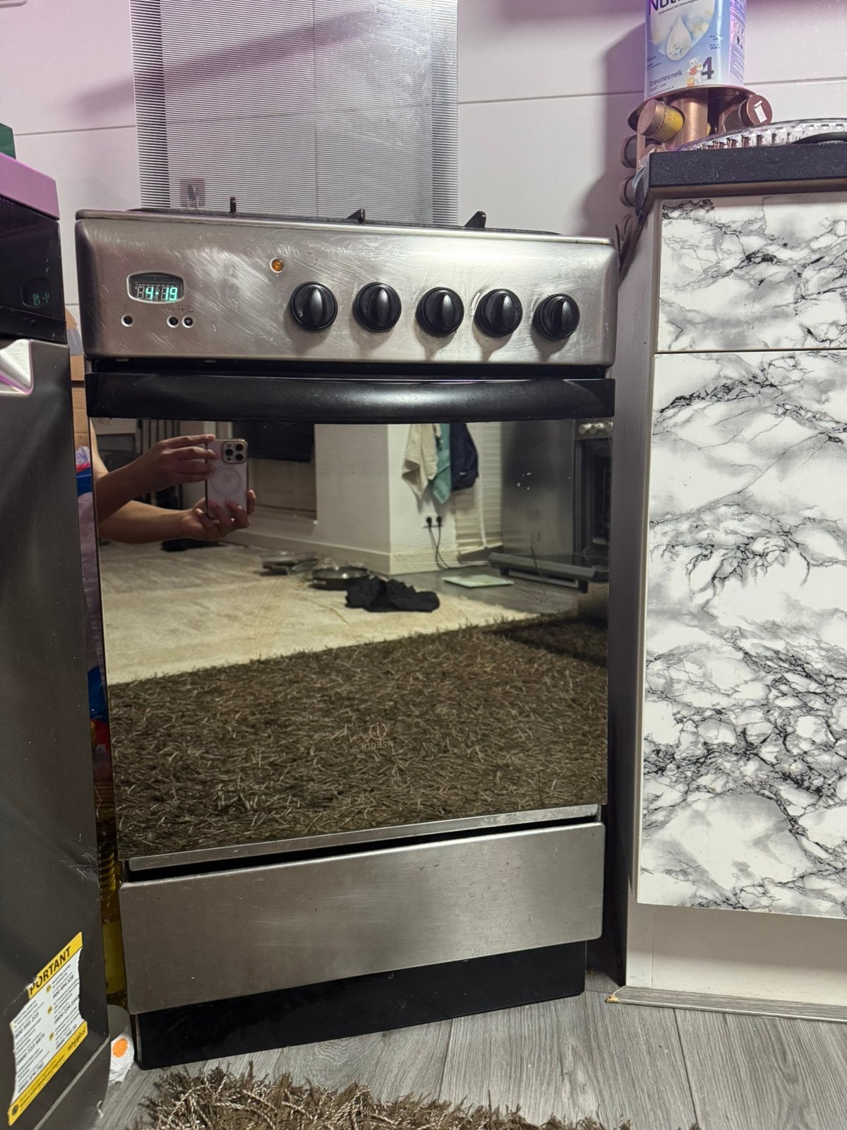 Indesit gasfornuis met oven, Ophalen, 4 kookzones, Zo goed als nieuw, Gas