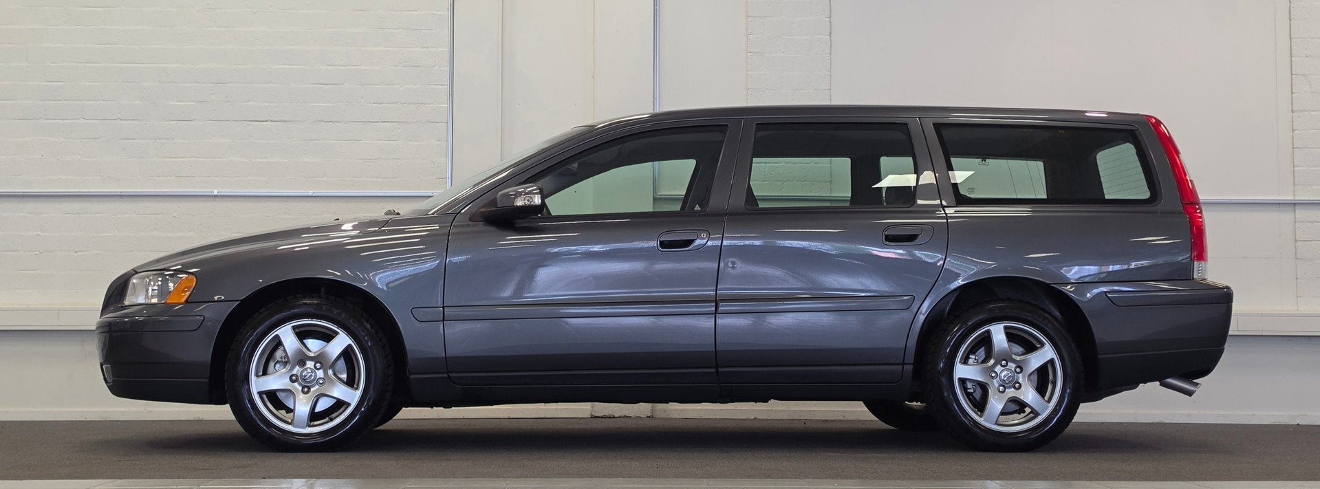 Volvo V70 2.4 Edition 2e Eigenaar 100% onderhouden Parkeerhu, Auto's, Voorwielaandrijving, Dealer onderhouden, Leder en Stof, Zwart