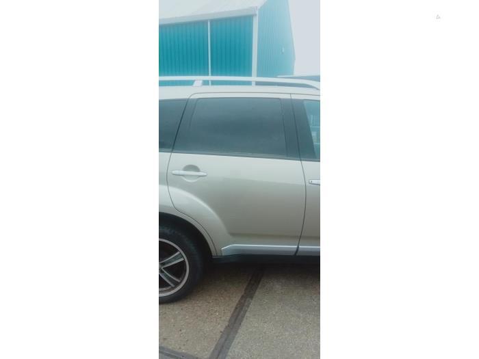 Portier 4Deurs rechts-achter van een Mitsubishi Outlander (S, Gebruikt, -, Deur, -