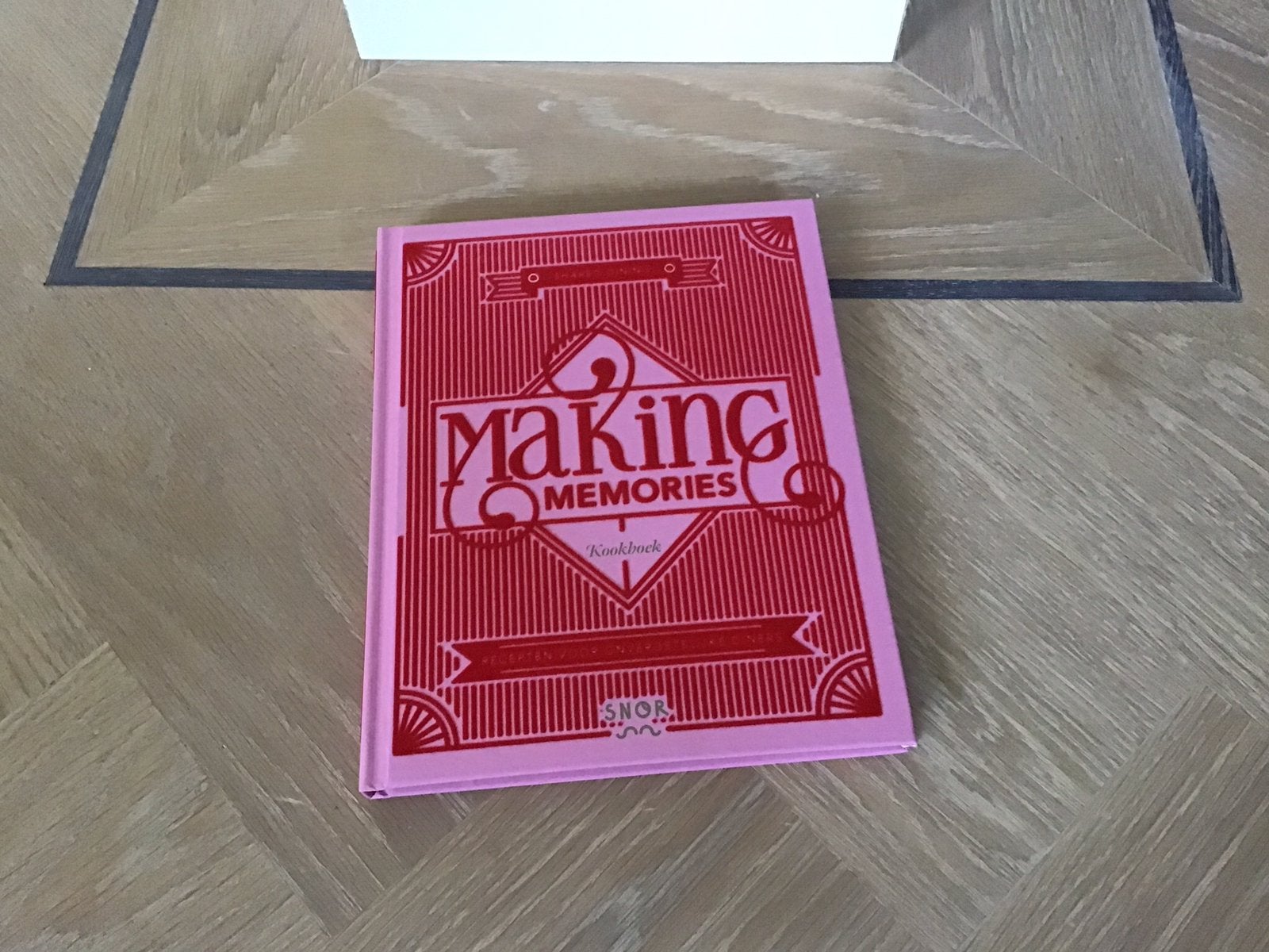 Kookboek Making Memories Roze Rood Velours NIEUW, Ophalen of Verzenden, Nieuw, Hoofdgerechten