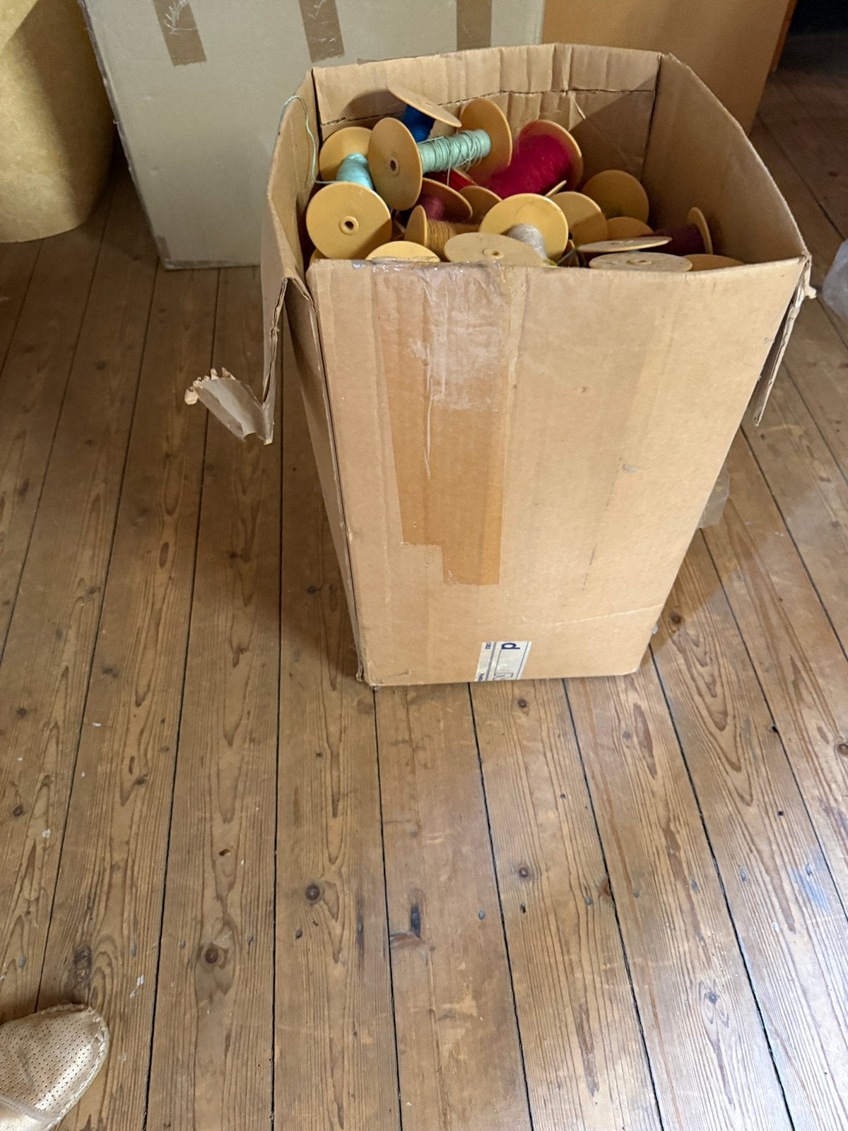 Grote doos met klossen klossenrek weefgetouw, Hobby en Vrije tijd, Overige Hobby en Vrije tijd, Ophalen, Gebruikt
