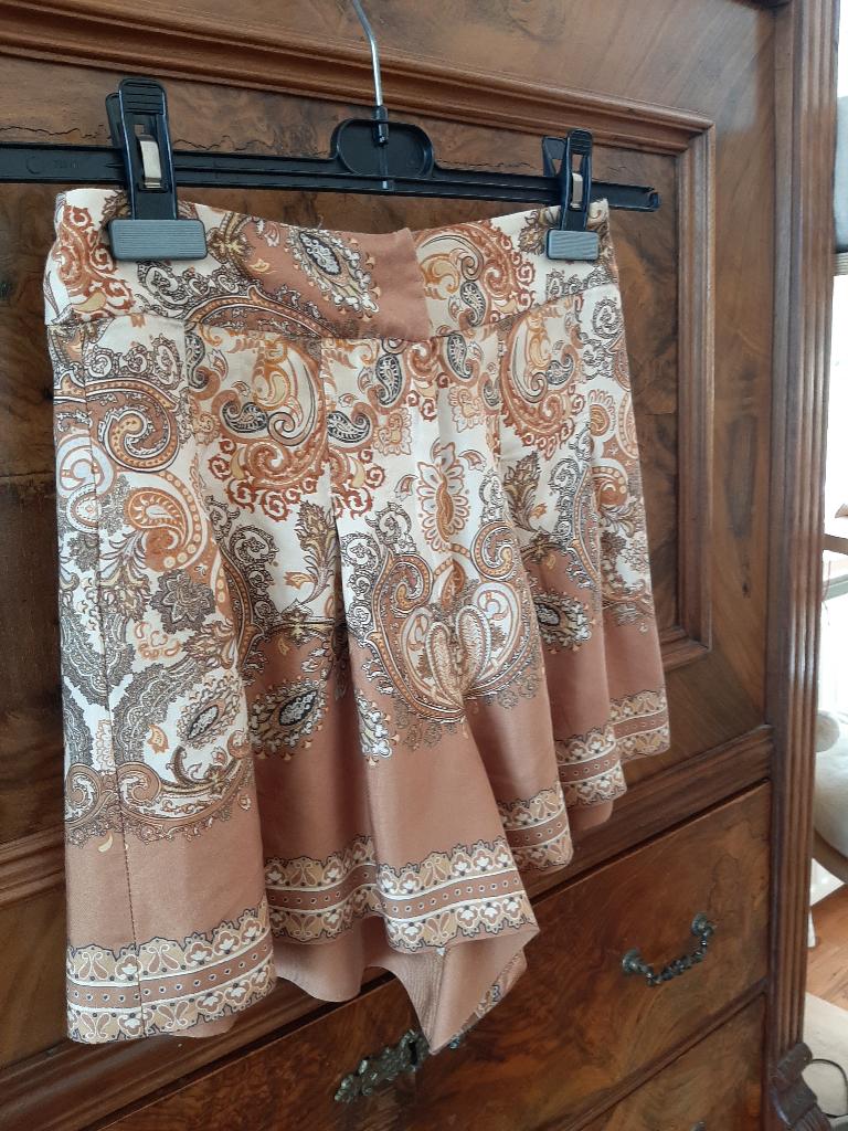 H&M camel /beige /terra broekrok 34, Kleding | Dames, H&M, Kort, Beige, Nieuw