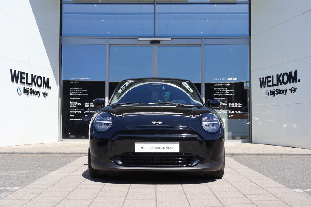 MINI Hatchback Cooper E / LED / Head-Up / Parking Assistant, Auto's, Mini, Stoelverwarming, Gebruikt, Zwart, Met garantie (alle)