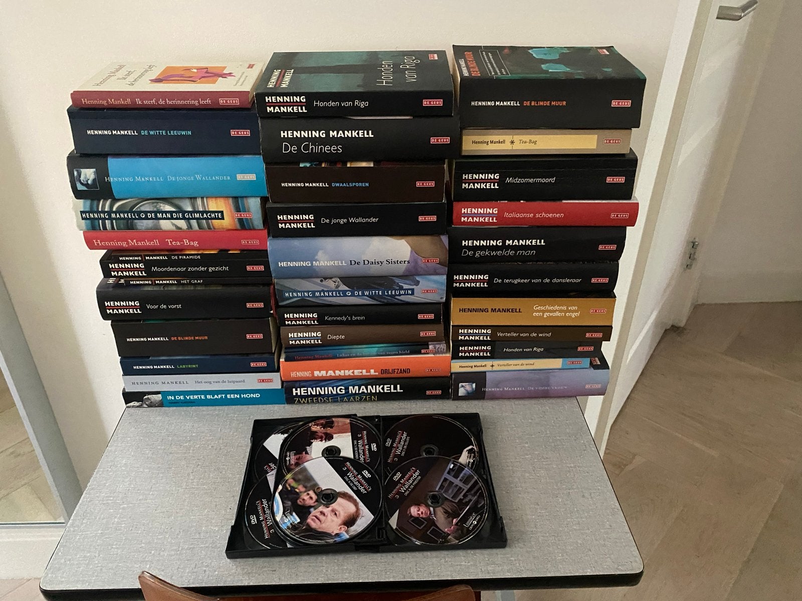 Grote collectie Henning Mankell boeken en Wallander DVD's, Boeken, Ophalen of Verzenden, Gelezen, Tv-bewerking