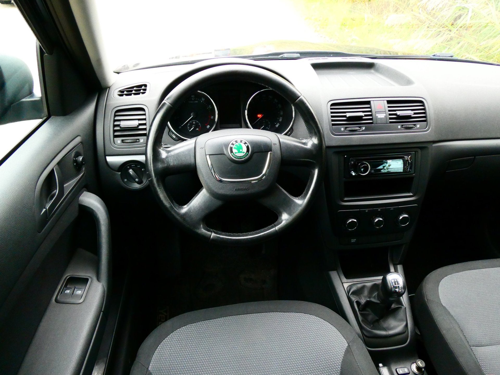 Skoda Yeti 1.2 TSI 105pk 2e eigenaar Airco Cruise Trekhaak Z, Voorwielaandrijving, Euro 5, Stof, Gebruikt
