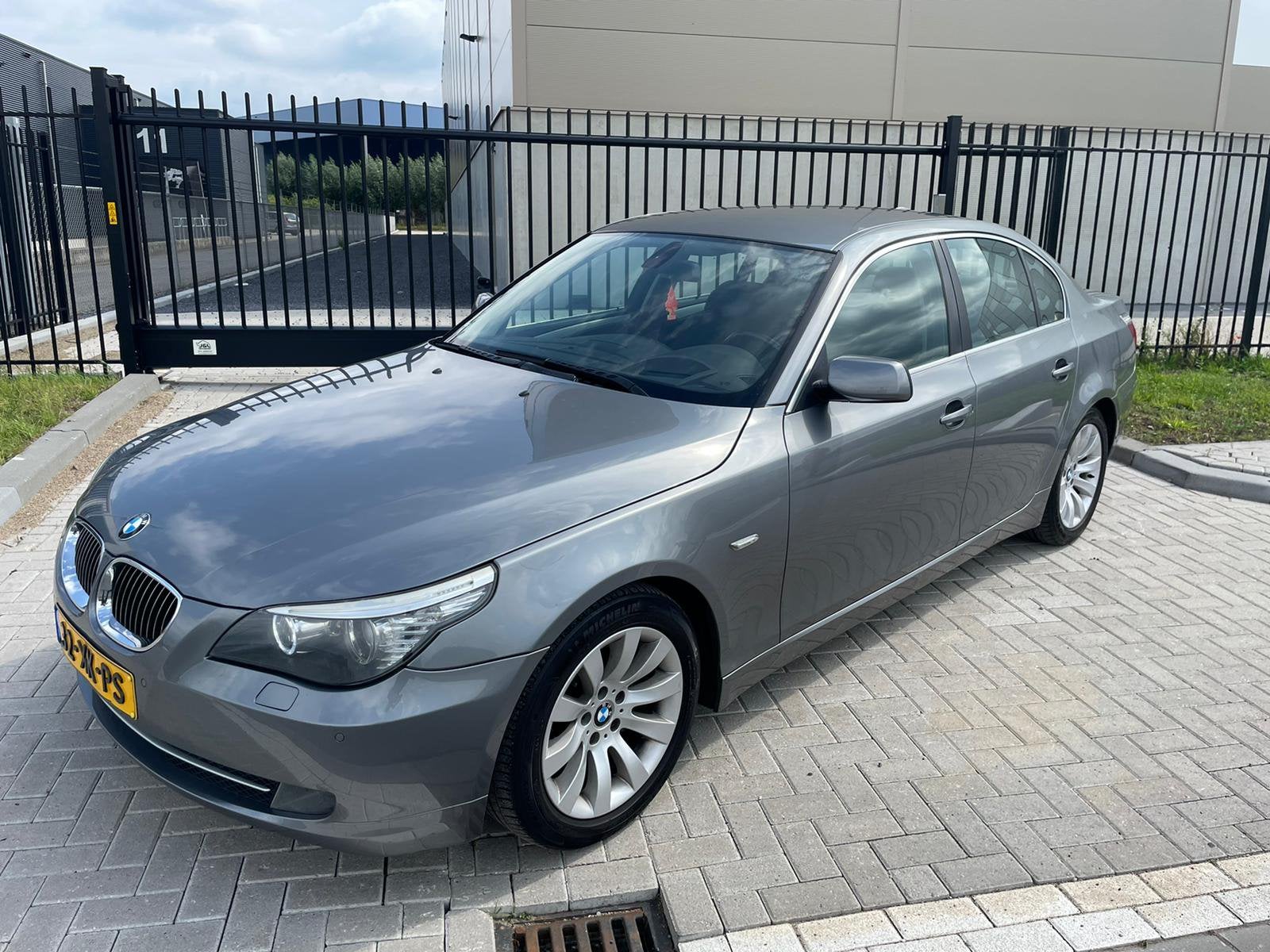 BMW 5-Serie 2.5 I 523 AUT 2007 Grijs, Achterwielaandrijving, 1800 kg, Origineel Nederlands, Sedan