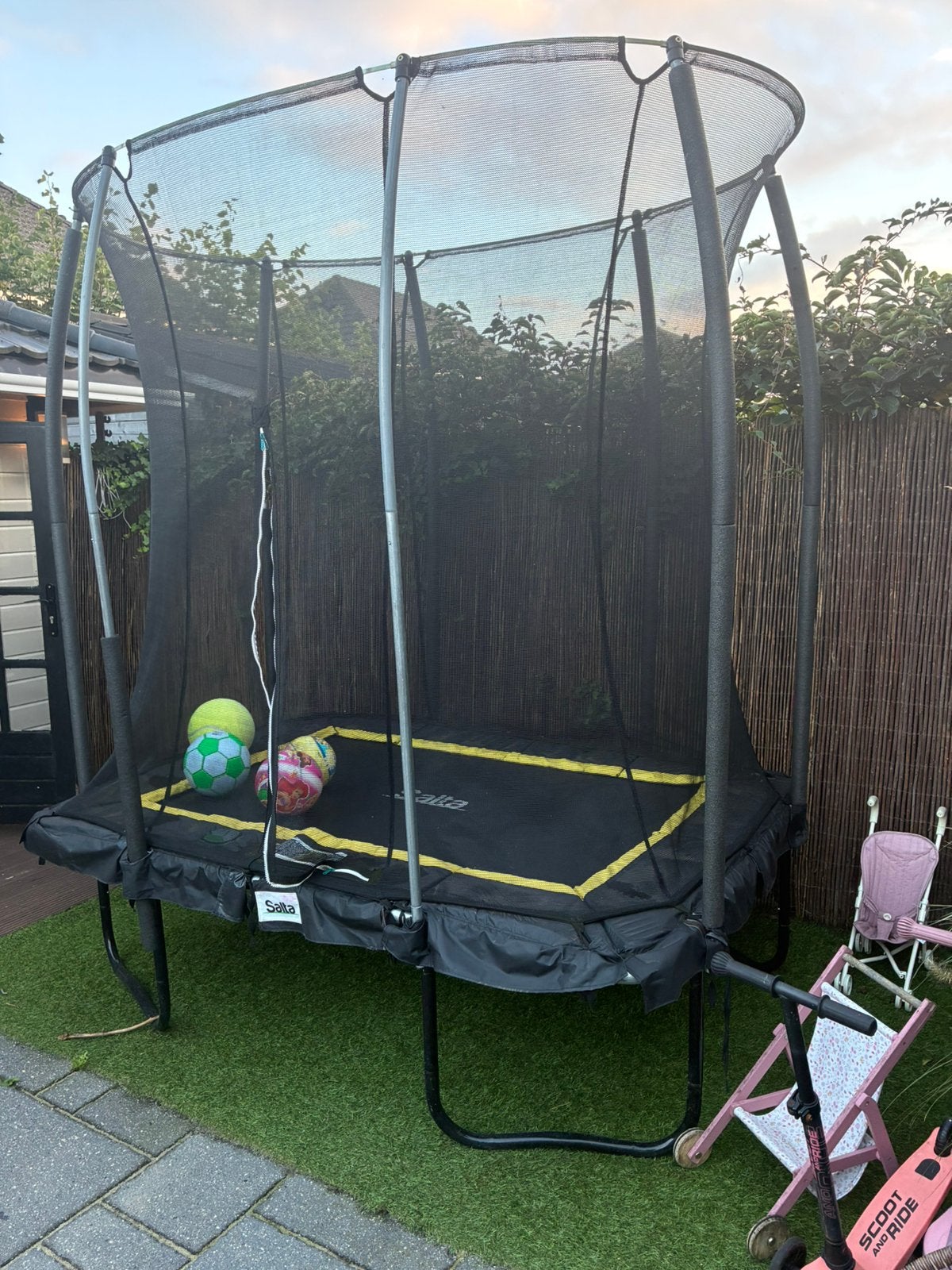Salta trampoline  210x150 met net 6 maandn oud, Ophalen of Verzenden, Zo goed als nieuw