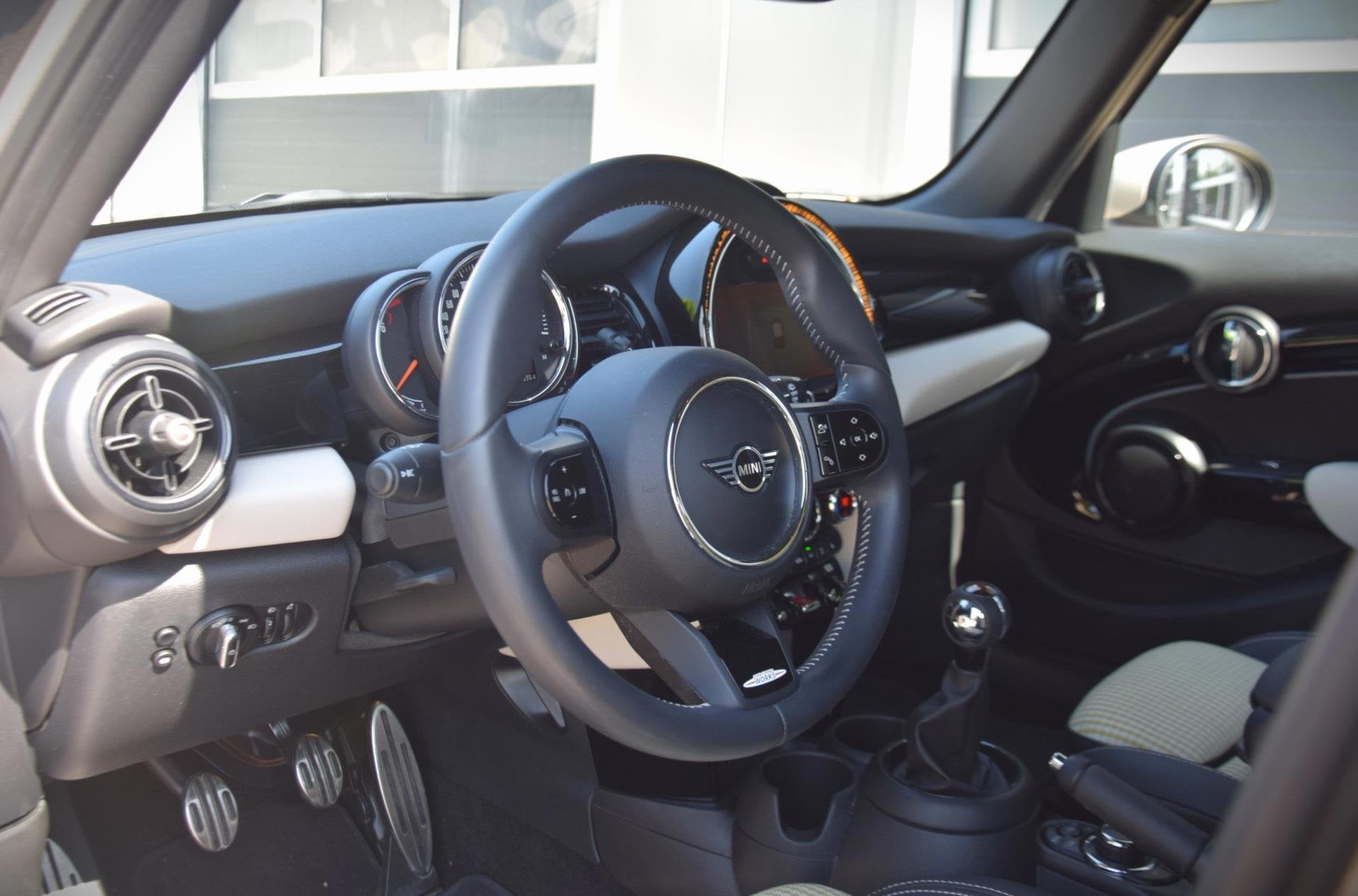 Mini Cooper 1.5 John Cooper Works, Voorwielaandrijving, Gebruikt, Leder en Stof, 102 pk