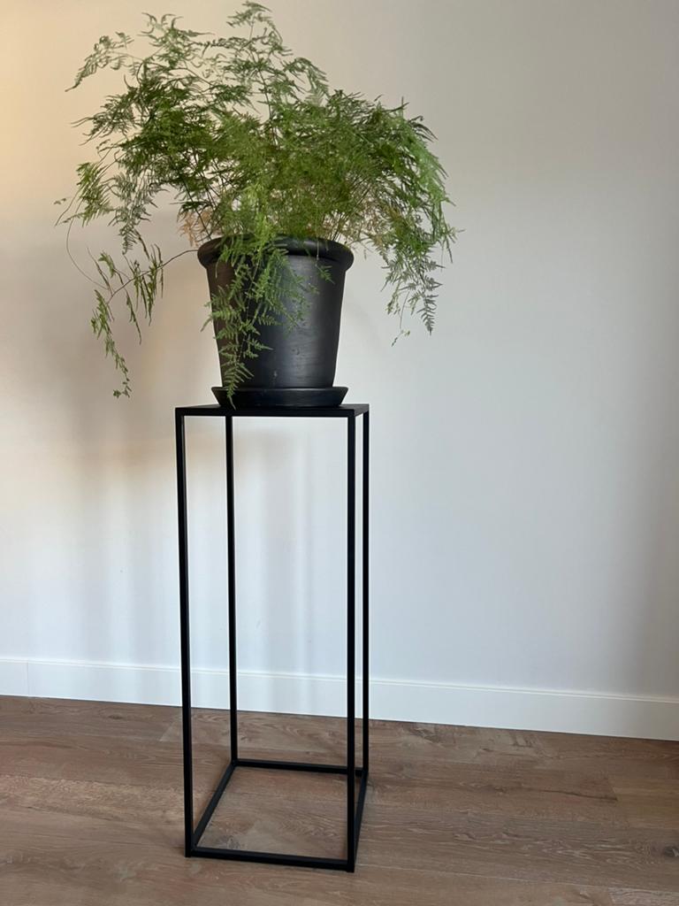Stalen zuil met plantenpot en plant, Huis en Inrichting, Woonaccessoires | Zuilen en Pilaren, Zo goed als nieuw, Ophalen