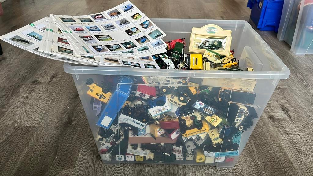 Miniatuur autos en bussen, Hobby en Vrije tijd, Modelauto's | 1:87, Ophalen, Zo goed als nieuw, Bus of Vrachtwagen, Overige merken