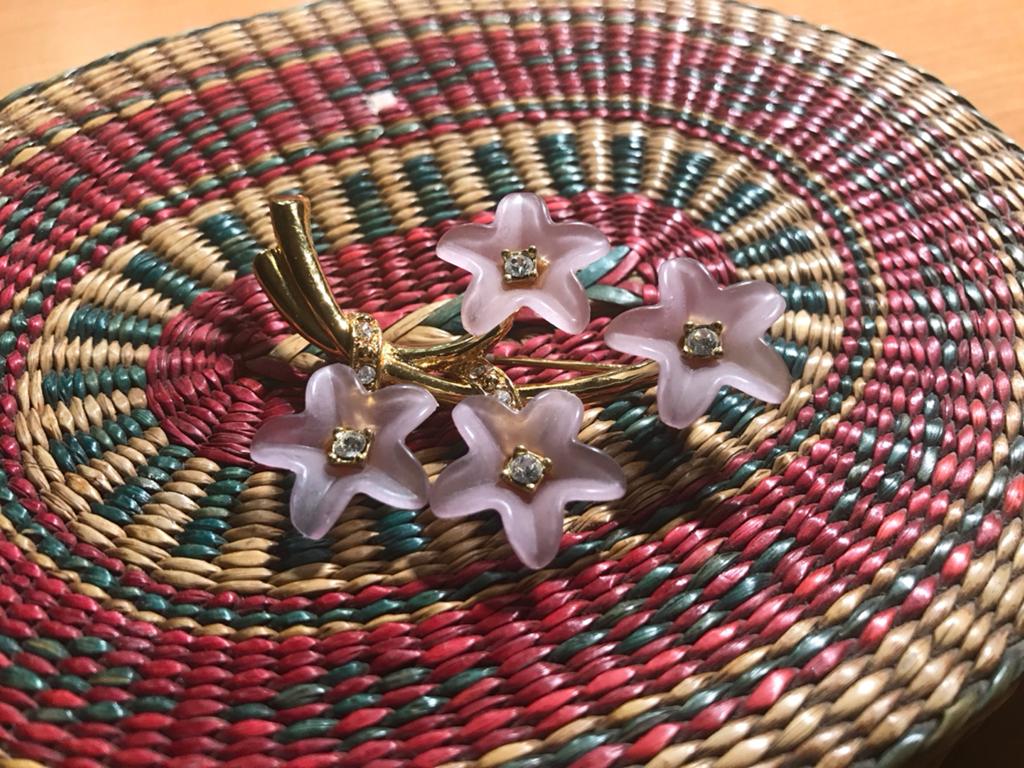 Vintage Broche met Roze Bloemen en Strass, Overige materialen, 4 tot 7 cm, Gebruikt, Ophalen of Verzenden