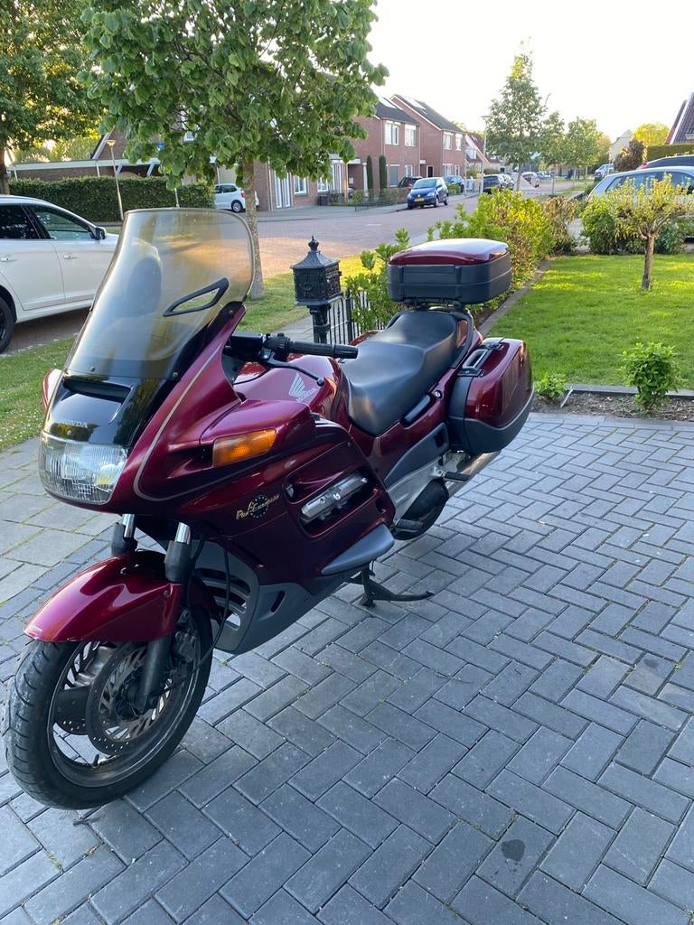 Nog nette st1000, Cardan-aandrijving, 4 cilinders, Motorrijbewijs A, Gebruikt