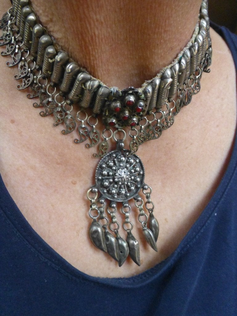 Antieke Zilveren Tribal Choker met Hanger, Antiek en Kunst, Overige herkomsten, Ophalen of Verzenden, Sieraad