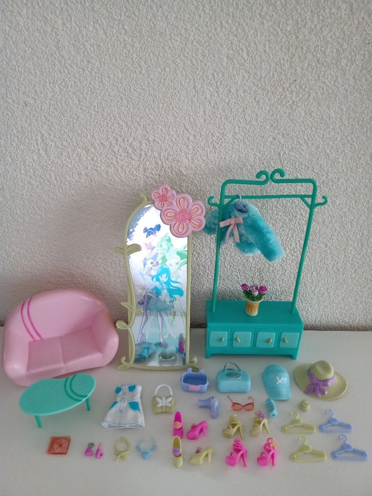 Winx Club Lounge Giftset, Verzamelen, Poppen, Ophalen of Verzenden, Gebruikt, Accessoires
