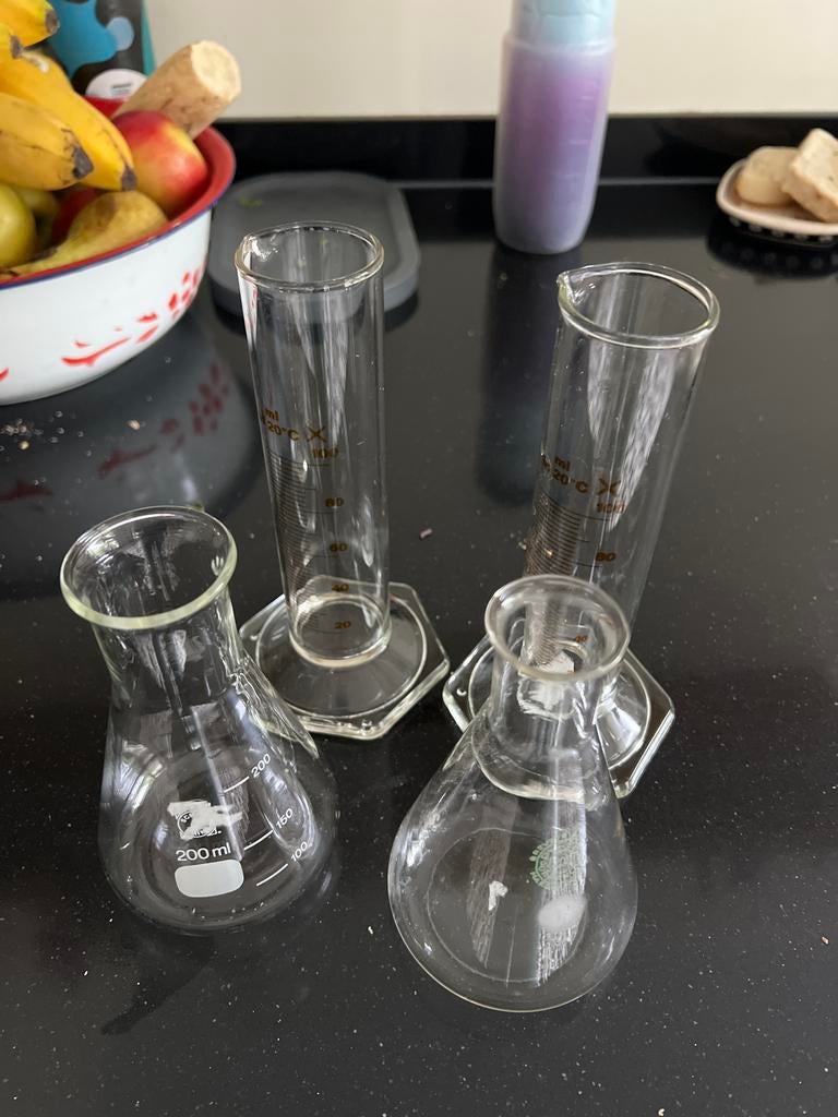 Laboratoriumglaswerk: Maatcilinders en Erlenmeyers, Ophalen, Zo goed als nieuw