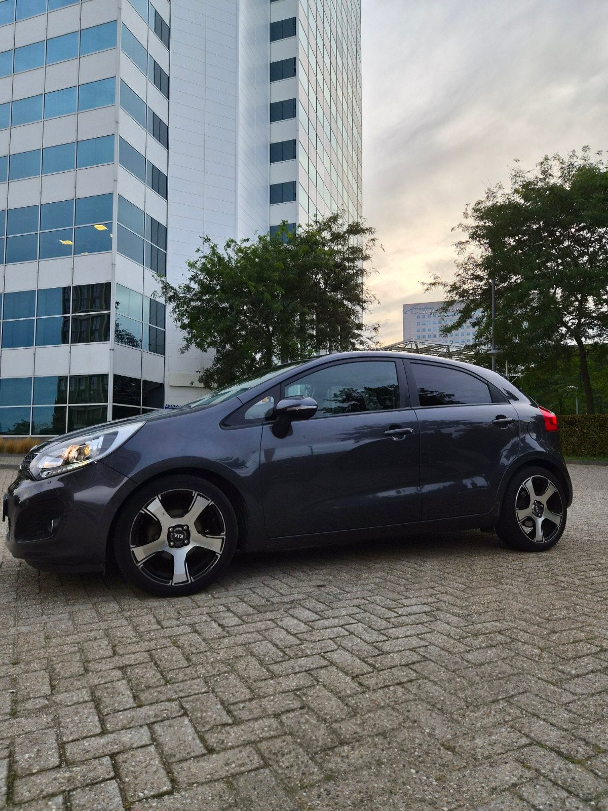 Kia Rio 1.2 I 5DRS 2014 Grijs (in zeer goede staat!), 1027 kg, 40 €/maand, 4 cilinders, Origineel Nederlands