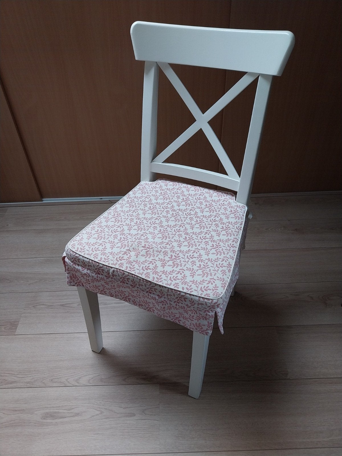 Witte houten eetkamer stoel, Ophalen, Wit, Zo goed als nieuw, Eén