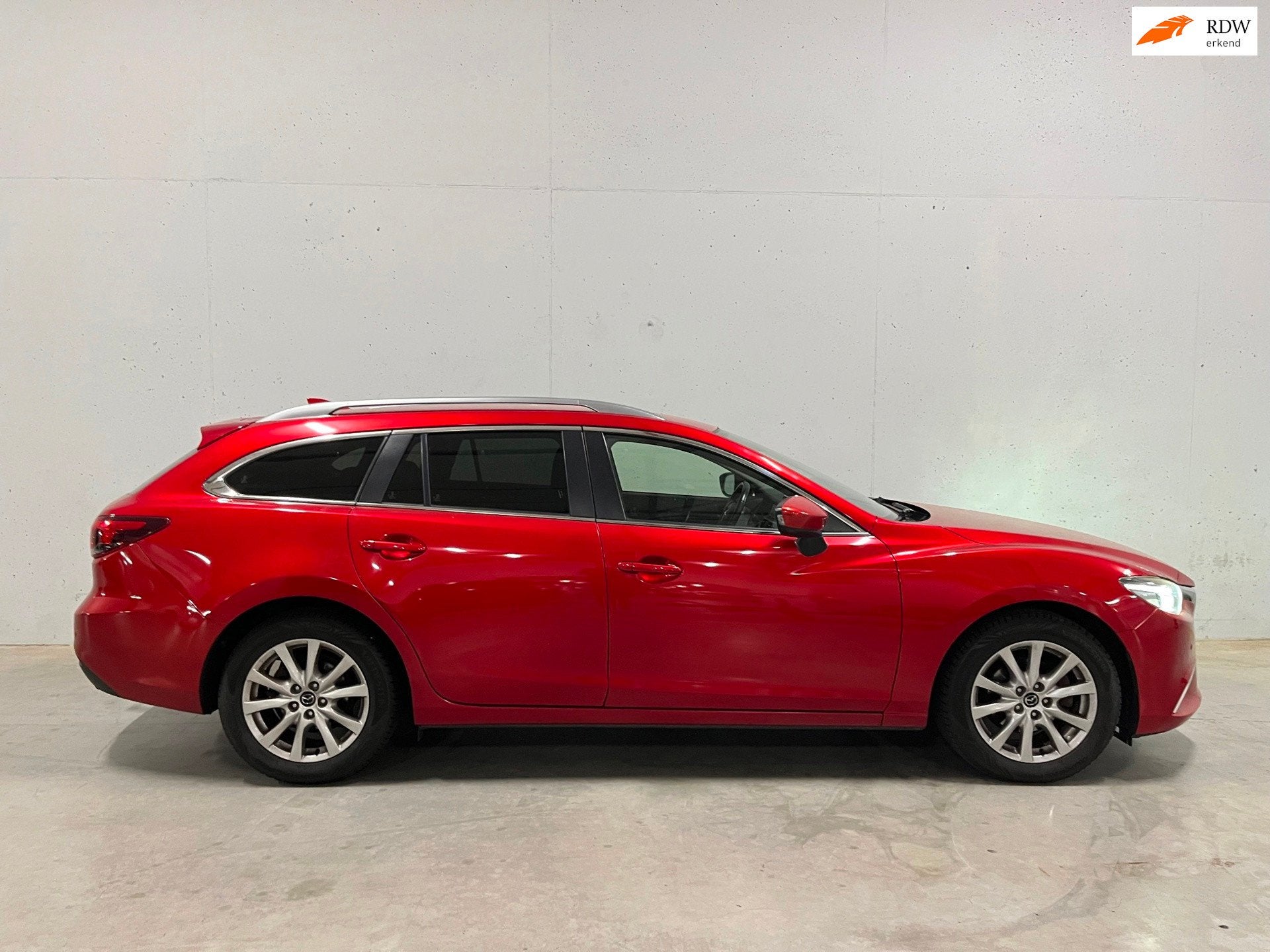Mazda 6 Sportbreak 2.2D Navi Clima Euro6 Trekhaak Cruise, Auto's, Dealer onderhouden, Gebruikt, Euro 6, 4 cilinders