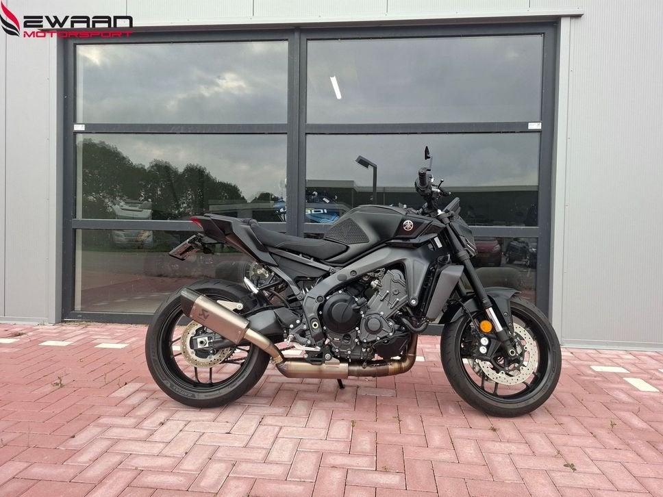 YAMAHA MT 09 (bj 2025) akrapovic + full option, 890 cc, Motorrijbewijs A, Bedrijf, Meer dan 35 kW