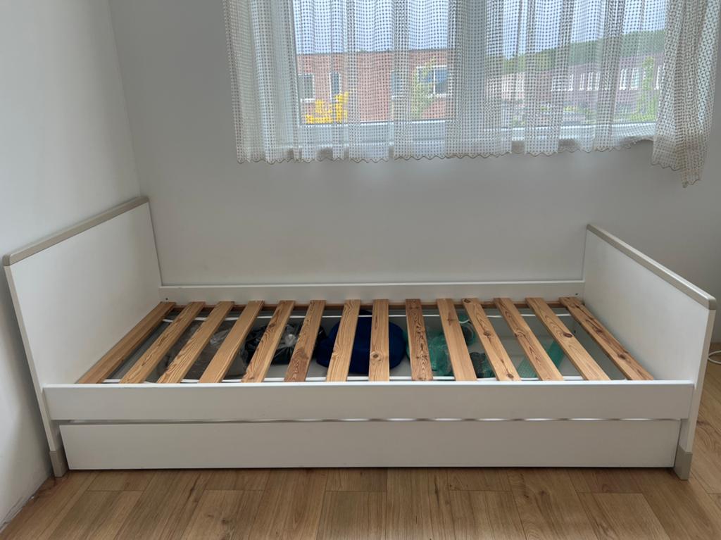 Zeer nette bed 90*200, Kinderen en Baby's, Kinderkamer | Bedden, Ophalen of Verzenden, Zo goed als nieuw, 180 cm of meer, 85 tot 100 cm