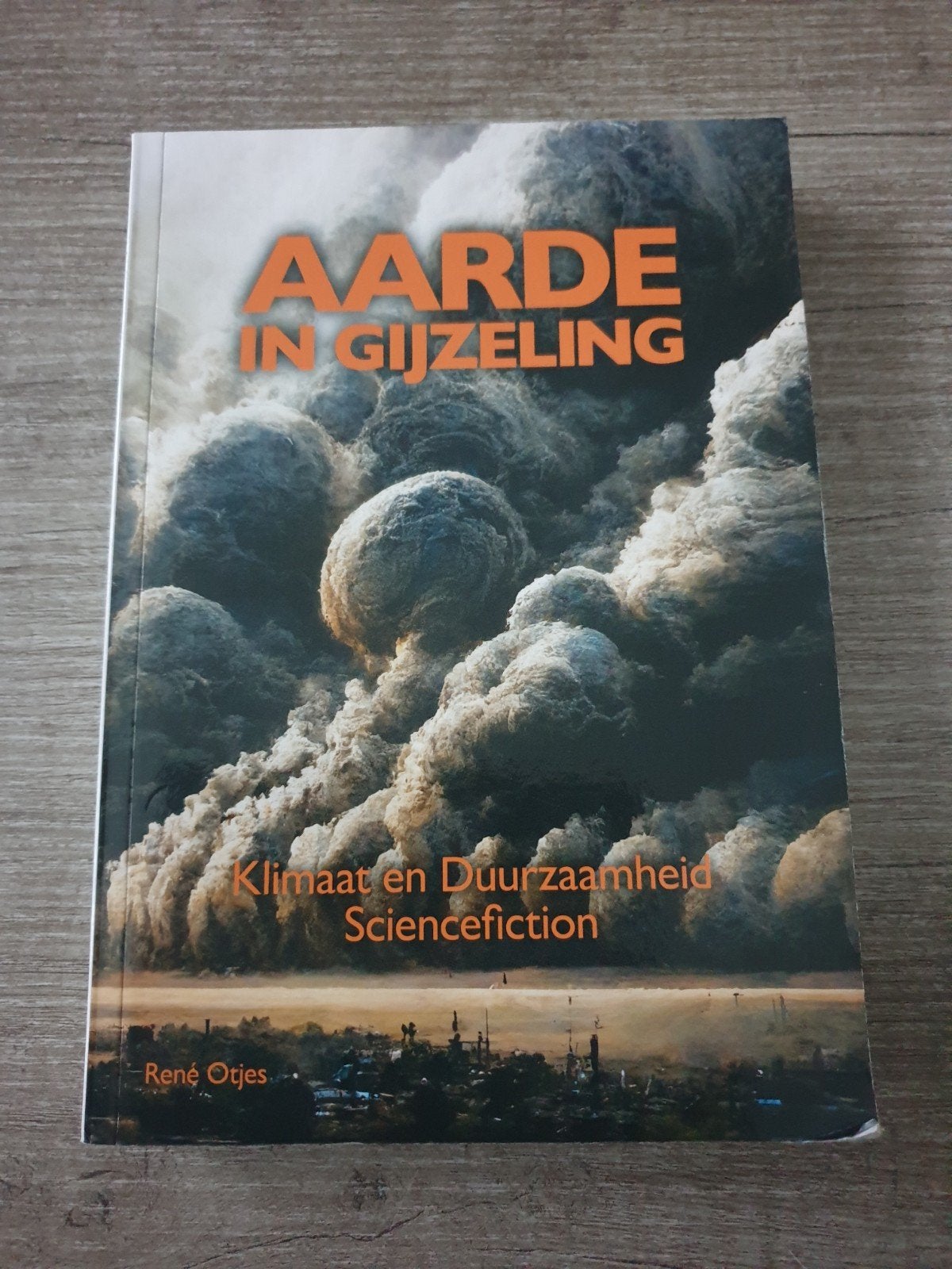 Aarde in Gijzeling: Klimaat en Duurzaamheid Sciencefiction, Ophalen of Verzenden, Gelezen, René Ortjes