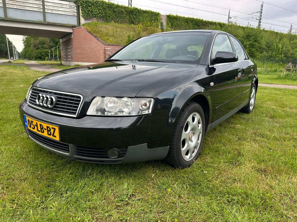 Audi A4 2.0 110KW 2002 airco apk distributie riem vervangen, Auto's, Audi, Voorwielaandrijving, Zwart, 4 cilinders, 1984 cc