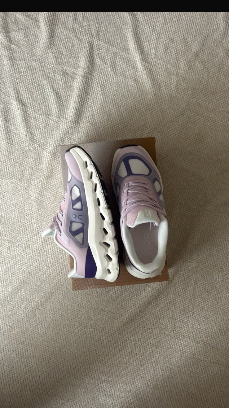 99,99 ! On CLOUDTILT REMIX Sneaker — 39 & 41 IvoryRoze, Ophalen of Verzenden, Zo goed als nieuw, Roze, Sneakers of Gympen