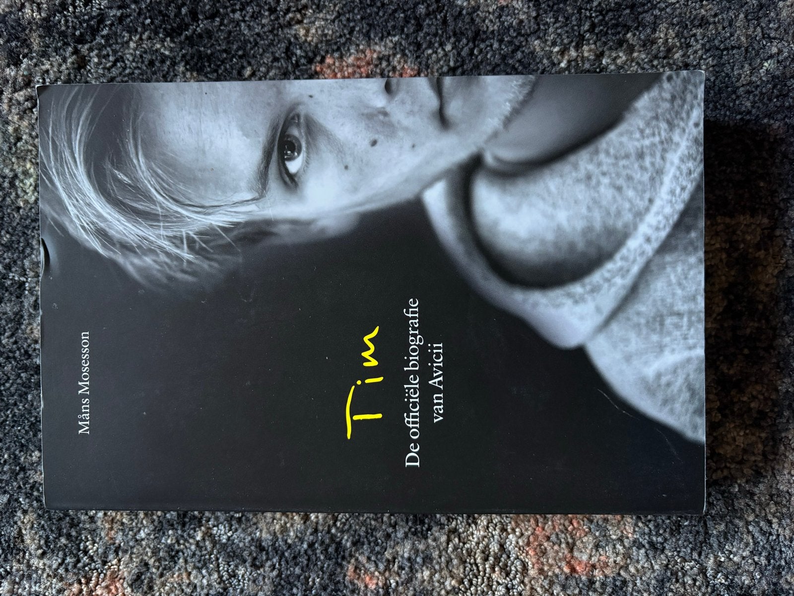 Tim: De officiële biografie van Avicii - Zo goed als nieuw, Ophalen of Verzenden, Zo goed als nieuw, Film, Tv en Media