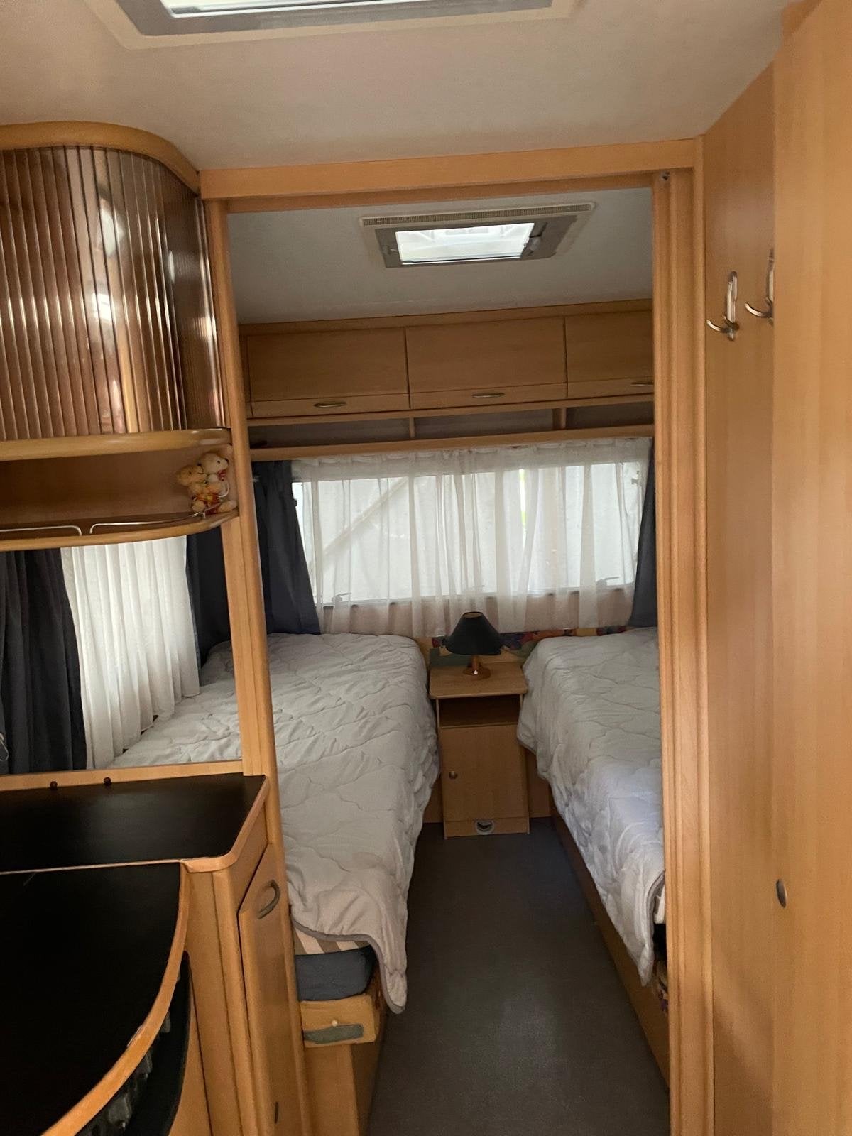 Dethleffs Camper  met mover, Caravans en Kamperen, Mover, Particulier, Dethleffs, 2 aparte bedden