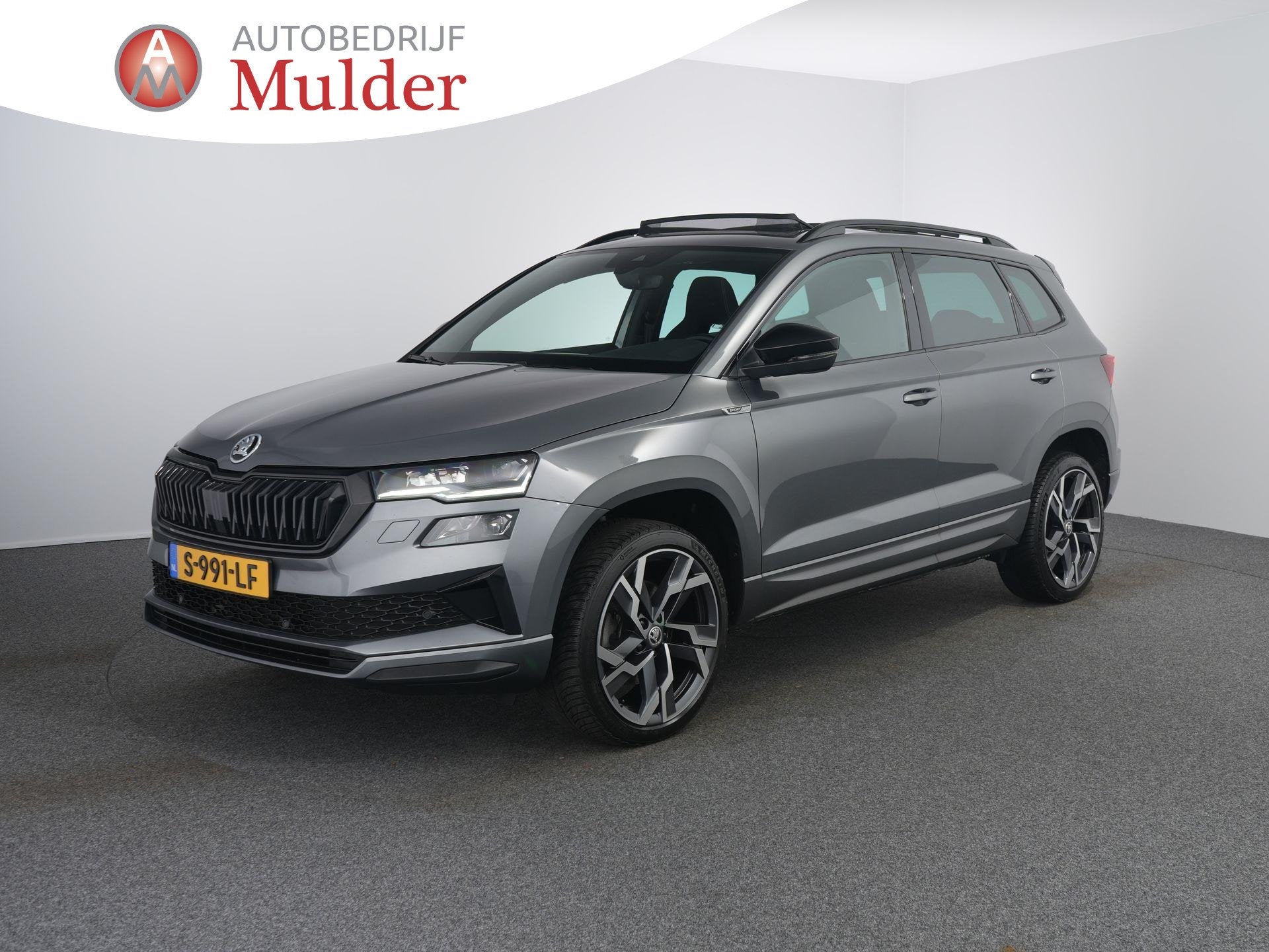Skoda Karoq 1.5 TSI ACT Sportline Business | Facelift | Pano, Auto's, Stof, 4 cilinders, SUV of Terreinwagen, 1500 kg