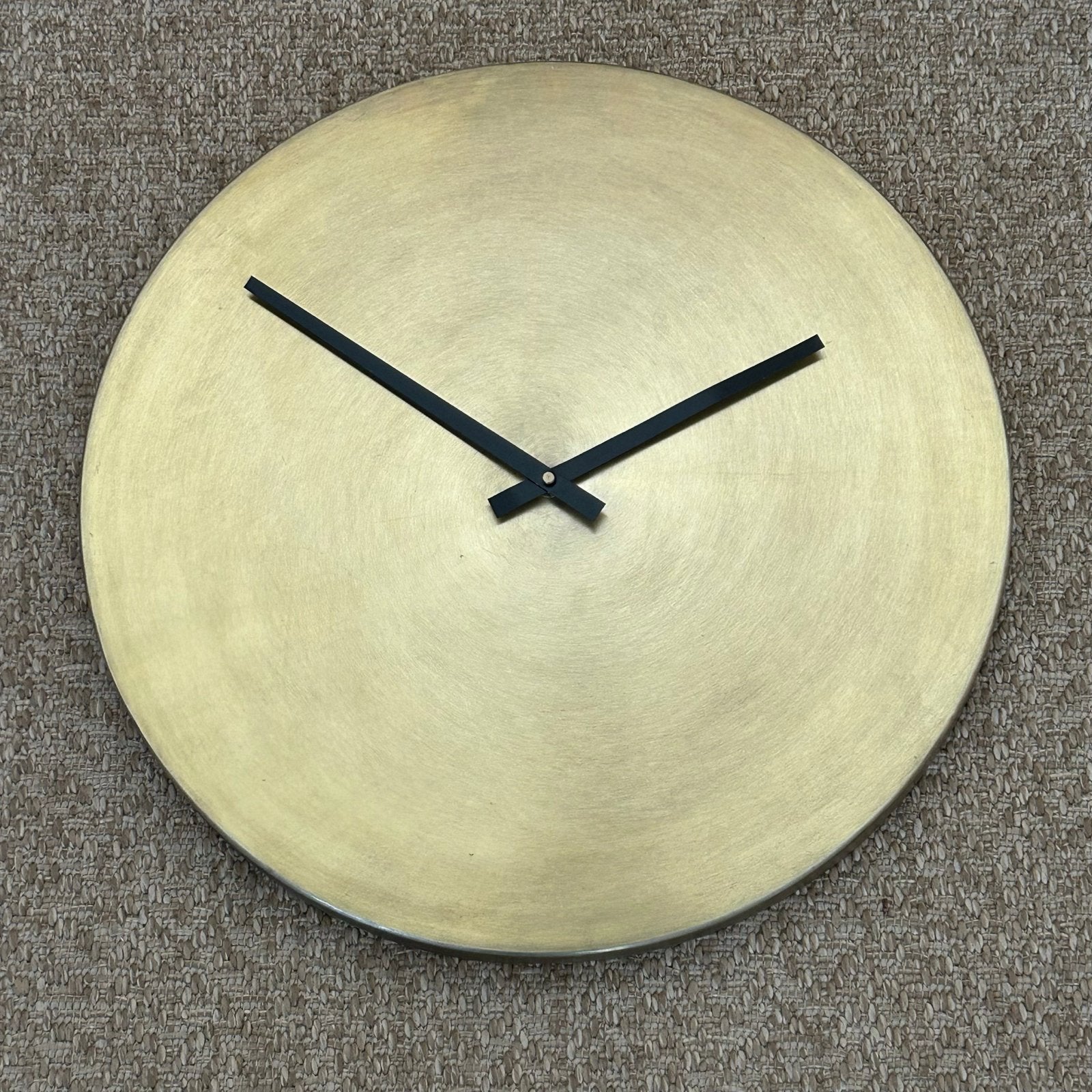 Moderne gouden wandklok van metaal Stil uurwerk 40 cm AKTIE!, Goud, Wandklok, Analoog, Ophalen of Verzenden