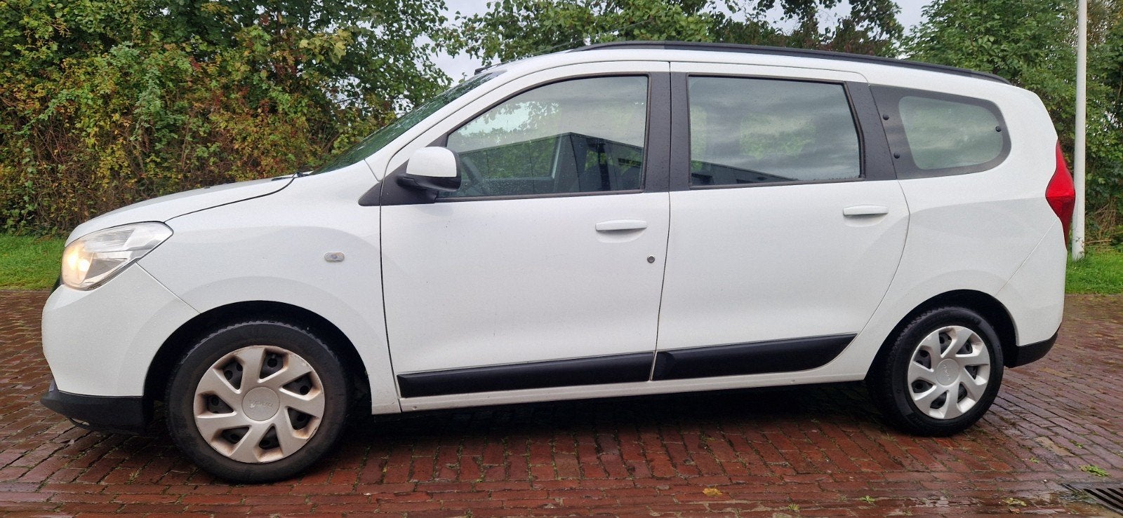 Dacia Lodgy 1.2 TCE 85KW Stepway 2014 7 pers. DEALER Ond., Auto's, Voorwielaandrijving, Dealer onderhouden, 4 cilinders, 7 stoelen