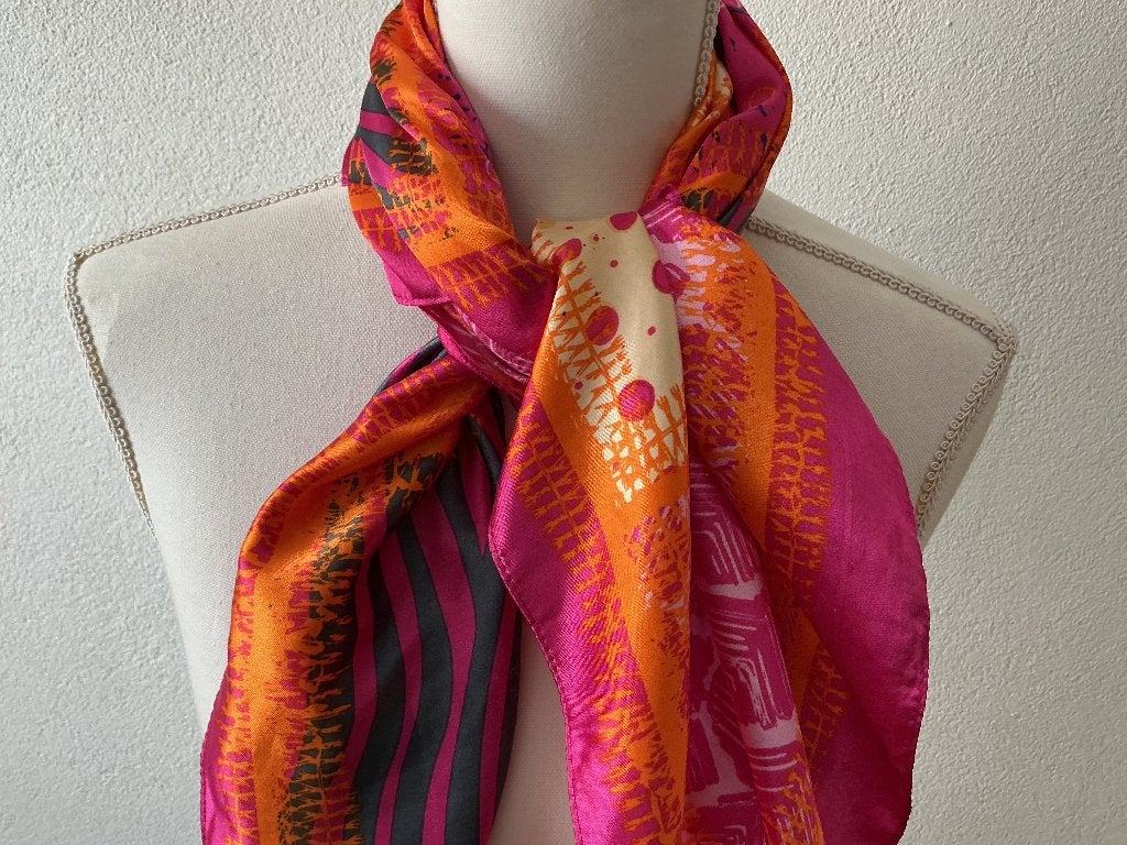 Satijnen sjaaltje vrolijke kleuren, Kleding | Dames, Mutsen, Sjaals en Handschoenen, Maat 38/40 (M), Anna, Ophalen of Verzenden
