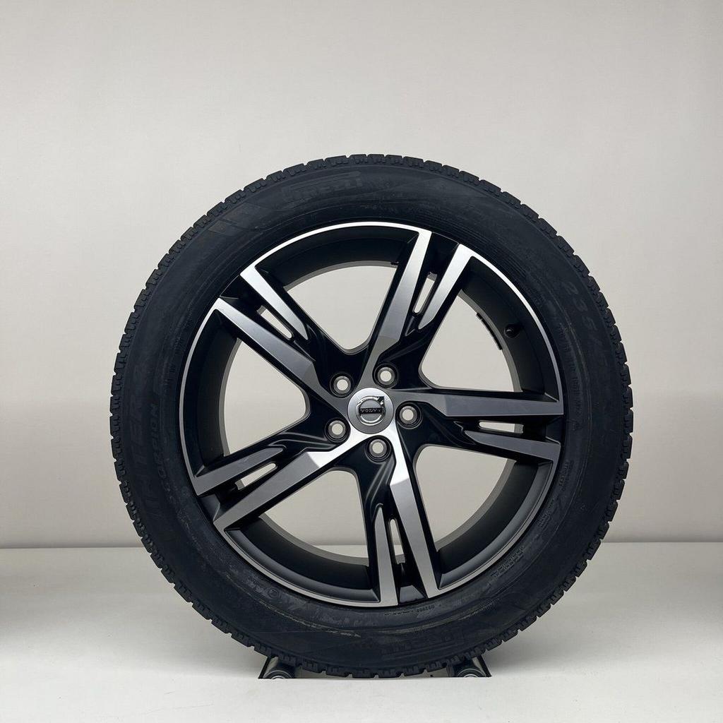 Volvo XC60 - 19 inch - winterbanden NIEUW, 19 inch, Banden en Velgen, Nieuw, 235 mm