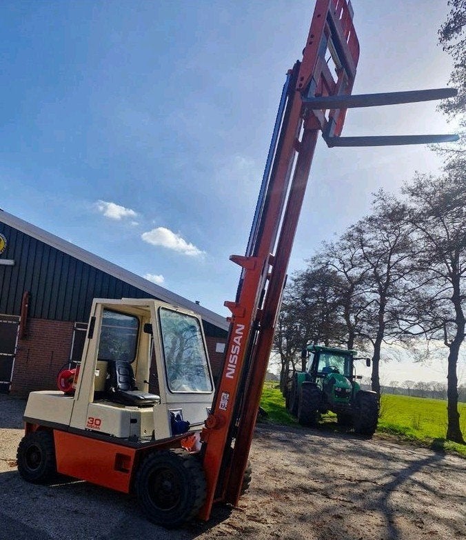 Heftruck Nissan vorkheftruck 3000kg gas RGH 02A - 30U duplo