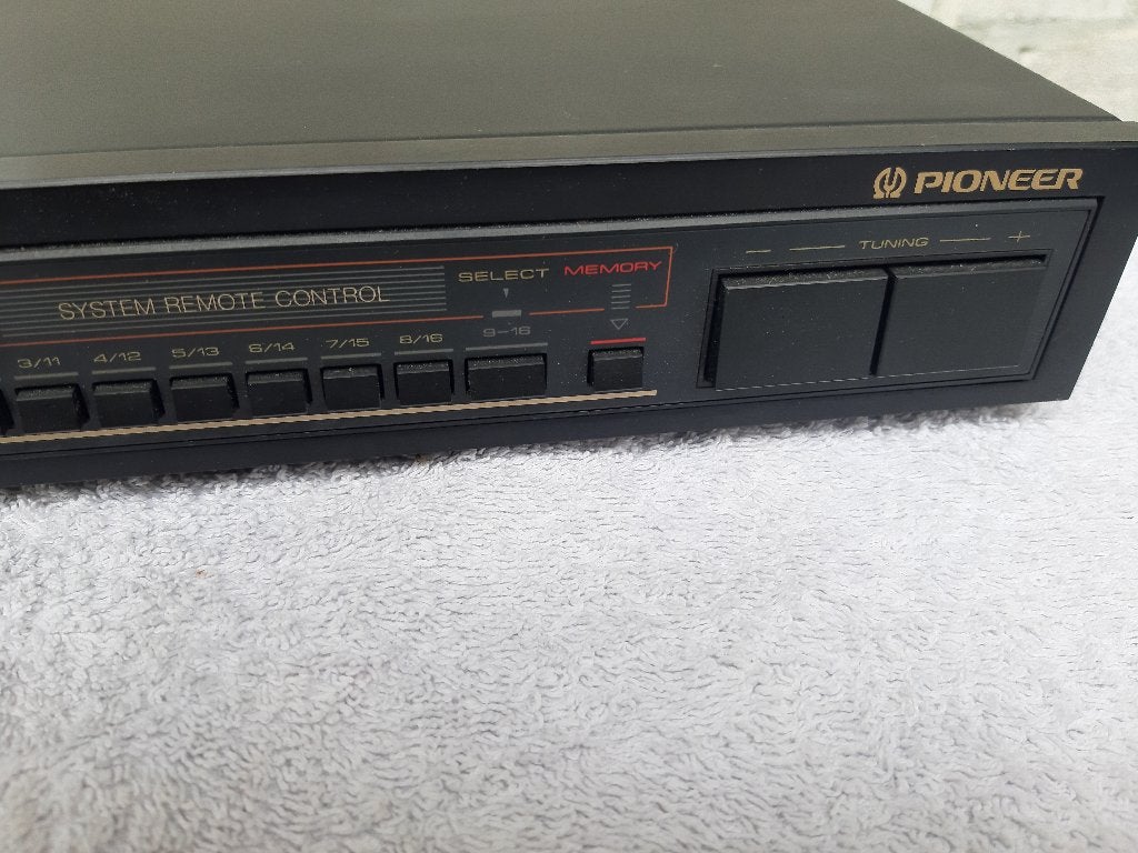 Foto 8 van Pioneer stereo Tuner F-551L. of Tuner TX-1070 R, 2 soorten
