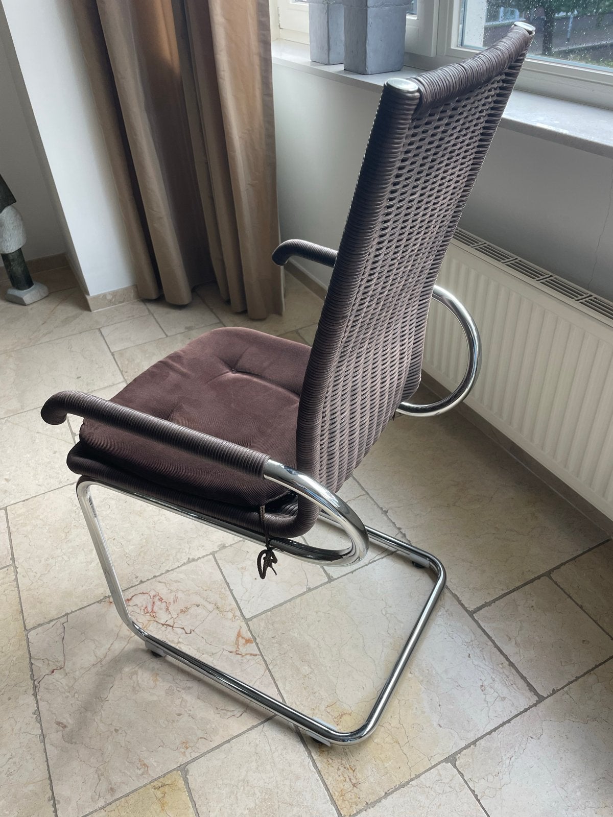 Gratis 4 Bruine rotan stoelen (merk TECTA), Ophalen, Gebruikt, Bruin, Riet of Rotan