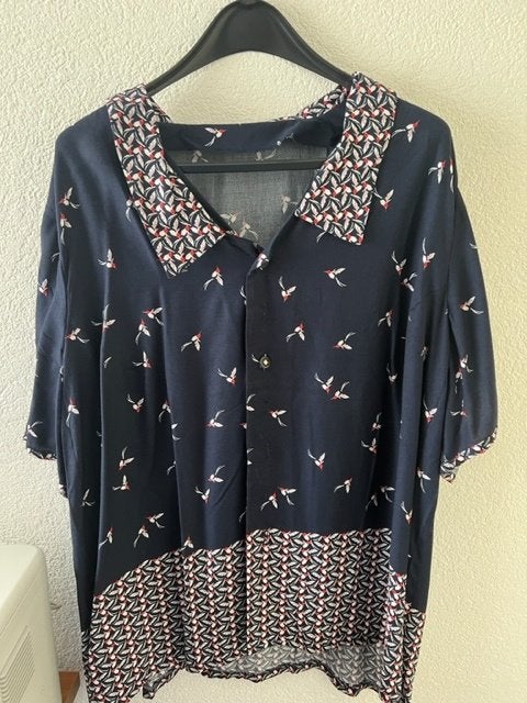 Blauwe blouse met vogels maat 52/54, Kleding | Dames, Ophalen of Verzenden, Zo goed als nieuw, Blauw, Blouse of Tuniek