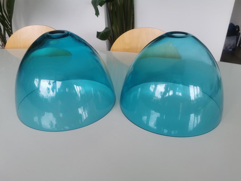 Twee blauwe glazen lampenkappen - 22x32cm, Huis en Inrichting, Lampen | Lampenkappen, Ophalen, Gebruikt, Blauw, Rond