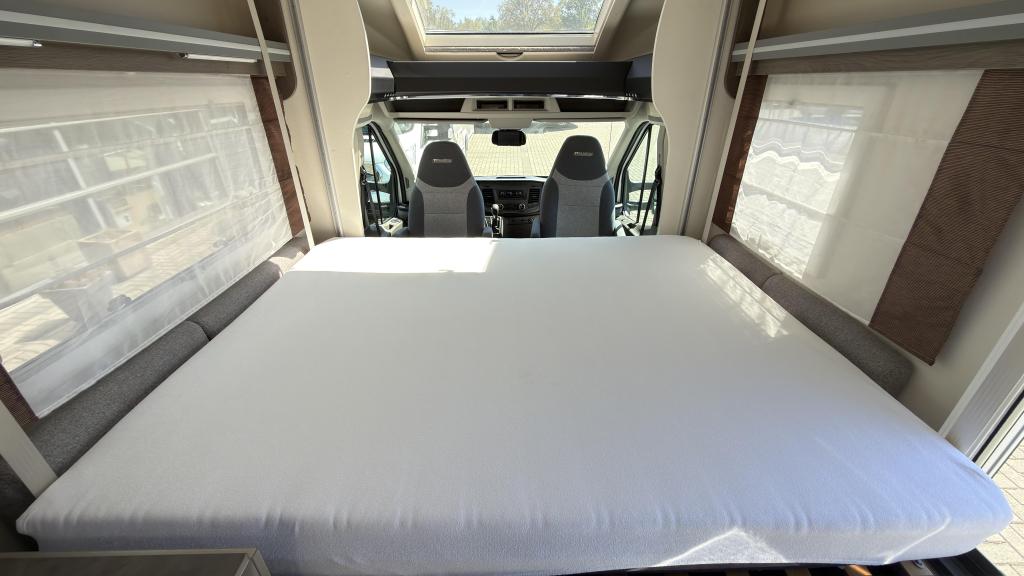 Nieuwstaat met 28dkm Automaat De Chausson Titanium 640 2020, Automaat, Ringverwarming, Diesel, Luifel