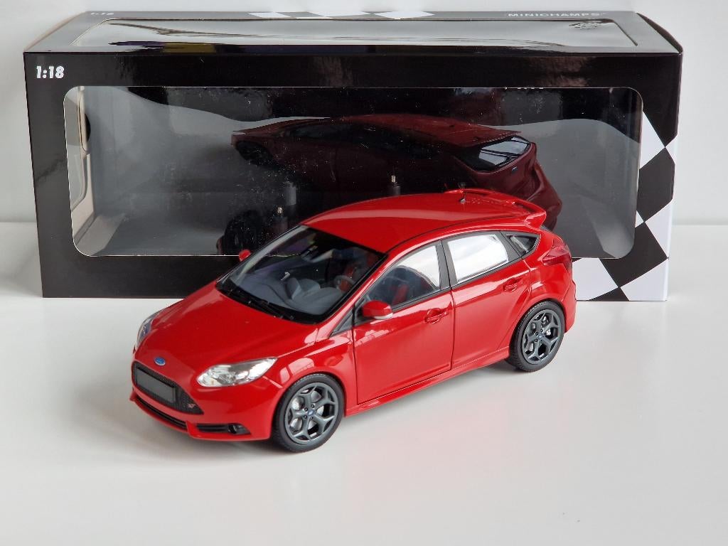 1:18 Minichamps Ford Focus ST 2011 Race Red, Ophalen of Verzenden, Zo goed als nieuw, Auto, MiniChamps