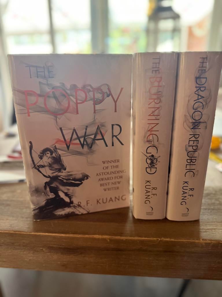 Illumicrate Poppy War signed, Boeken, Ophalen of Verzenden, Zo goed als nieuw