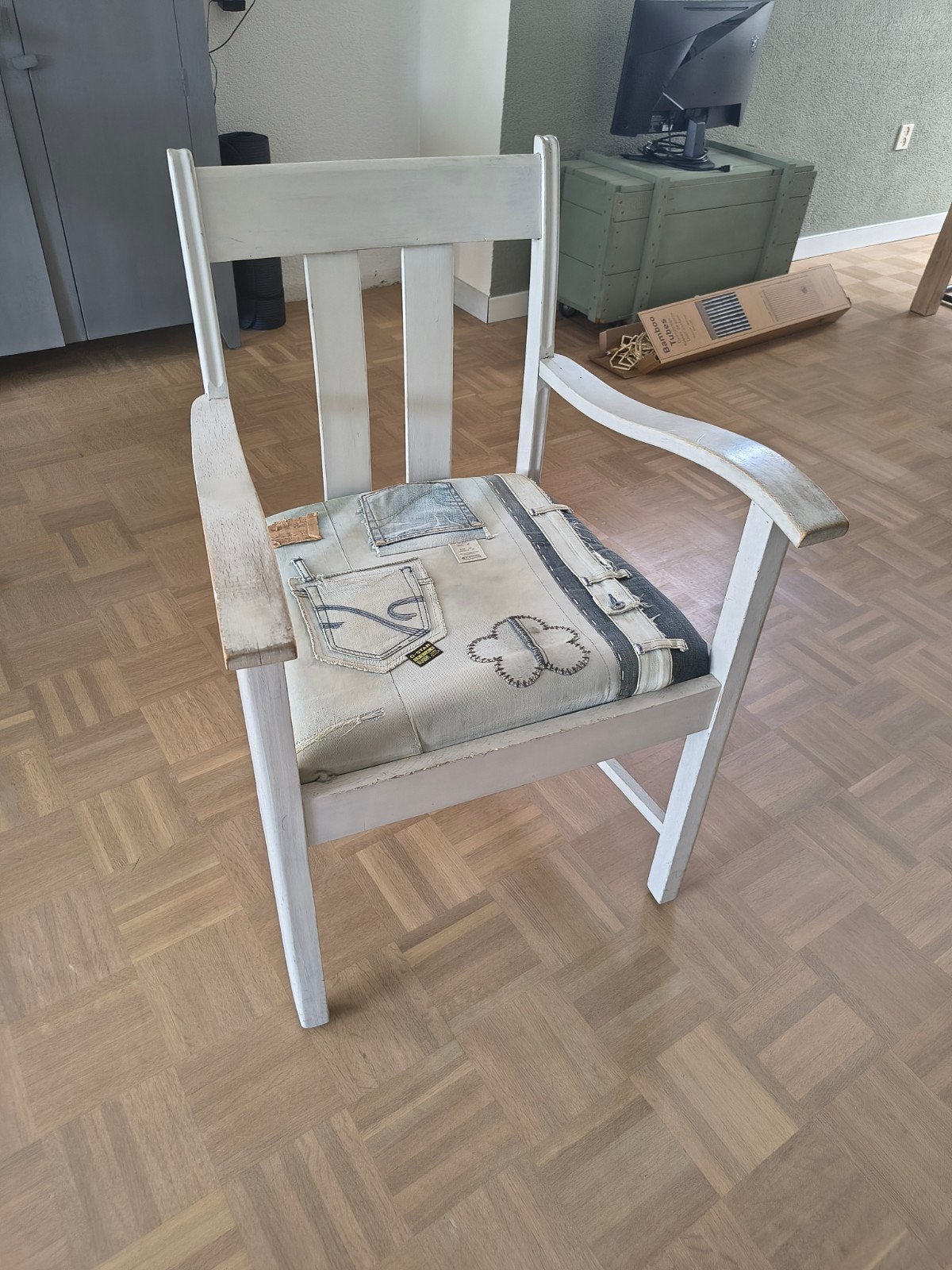 Unieke stoel met denim bekleding - en details, Ophalen, Gebruikt, Industrieel, Eclectisch, Upcycled, Wit