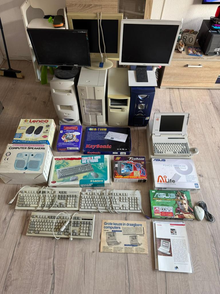 Grote verzameling oude retro PC computers en randapparatuur, Computers en Software, Desktop Pc's, Zo goed als nieuw, Ophalen