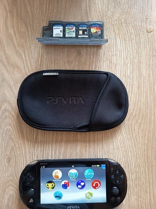 Ps Vita Slim met 4 spellen (Fifa 15, Tennis, CoD, F1), Ophalen of Verzenden