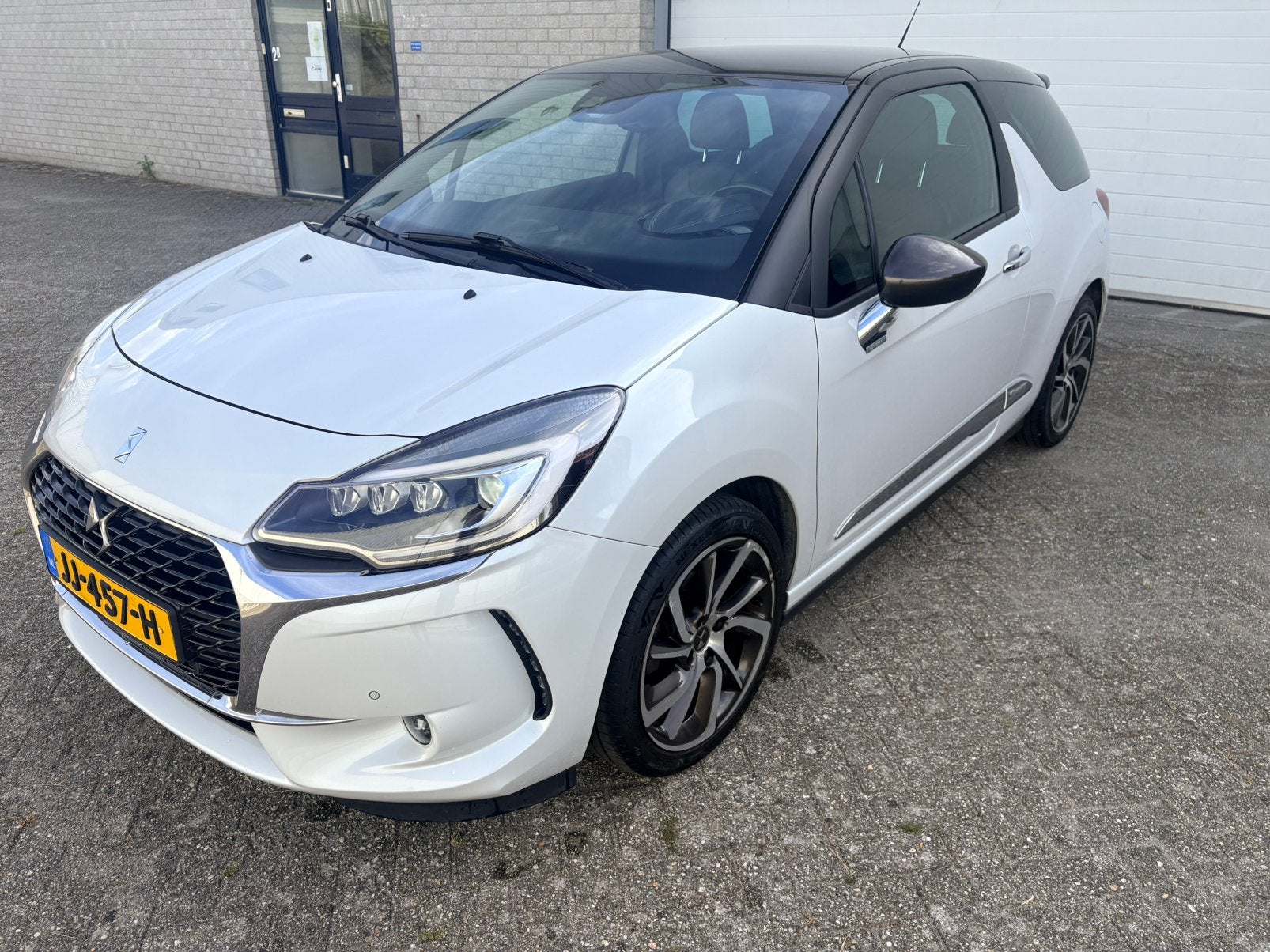 DS 3 1.2 PureTech Sport Chic | Parelmoer/Bronze, Auto's, DS, Voorwielaandrijving, 1199 cc, Origineel Nederlands, Bedrijf