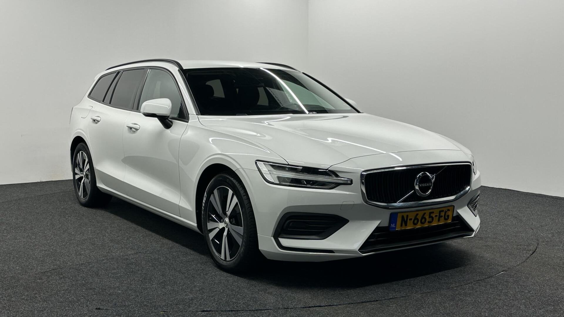 Volvo V60 2.0 B3 Momentum Advantage TREKHAAK CARPLAY NAVI AD, Auto's, 4 cilinders, Origineel Nederlands, Automatische klimaatregeling